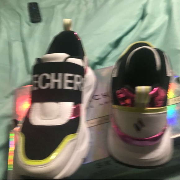 Sketchers tennis shoes size 5 woman or youth - Picture 4 of 4